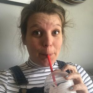 Meet your Posher, Lauren